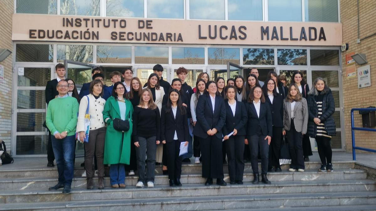Participantes del IV Torneo de Debate del IES Lucas Mallada