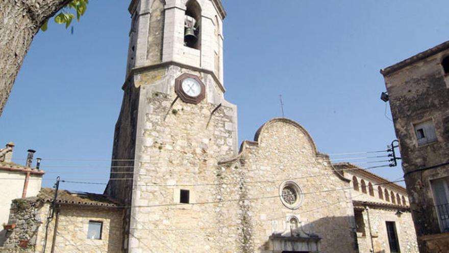 El campanar de l&#039;església de Sant Mori on les campanes deixaran de tocar durant la nit.