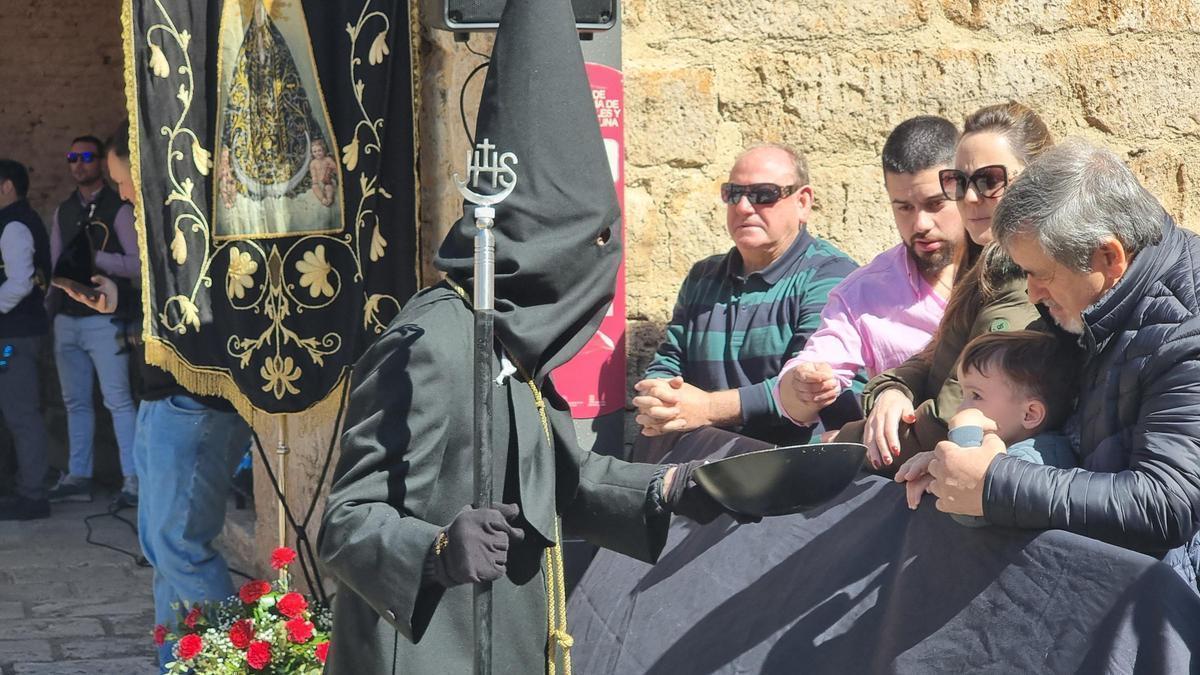 GALERÍA | Los Conqueros inician su cometido por las calles de Toro tras recibir la bendición