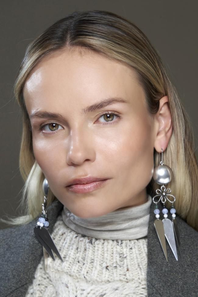 Modelo del desfile de Isabel Marant con piel hidratada