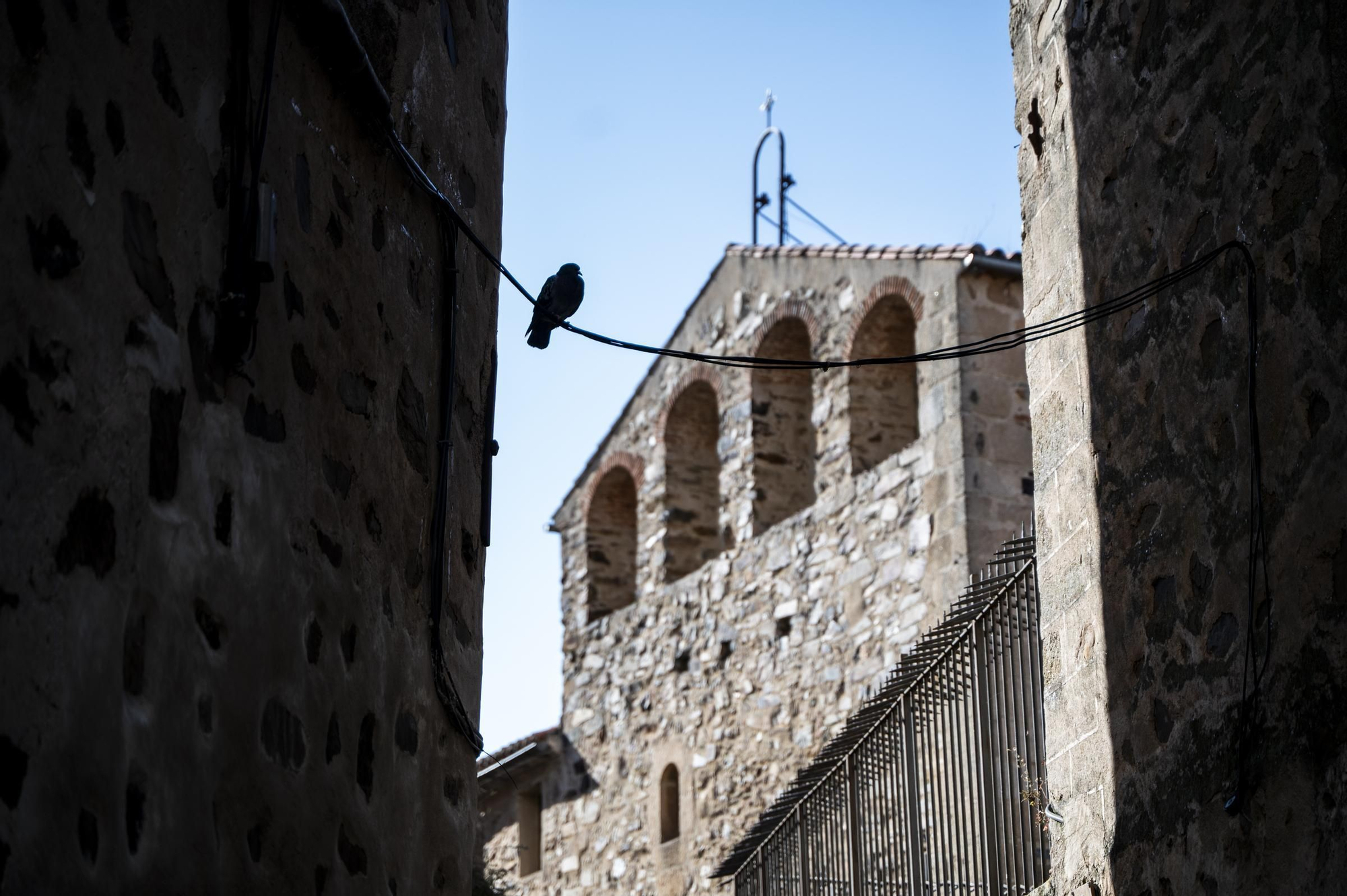 Galería | Primer paso para soterrar los cables de la parte oeste de Intramuros en Cáceres