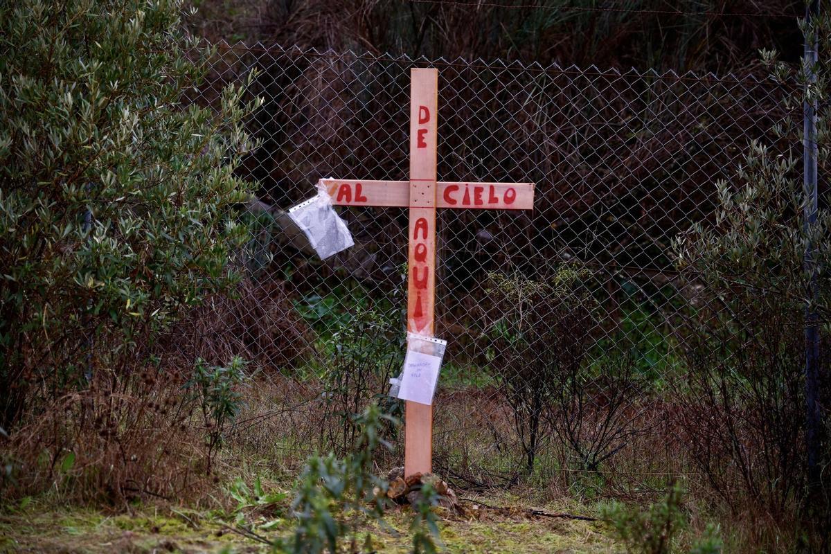 Accidente tren en Adamuz, trenes Iryo y Alvia. Accidente ferroviario, descarrilamiento Córdoba. Grúas y maquinaria pesada trabajando sobre las vías, zona cero