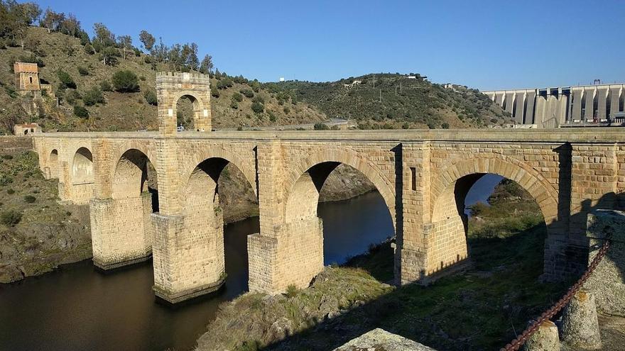 El puente de Alcántara es una de las grandes obras de ingeniería del Imperio Romano en la península.