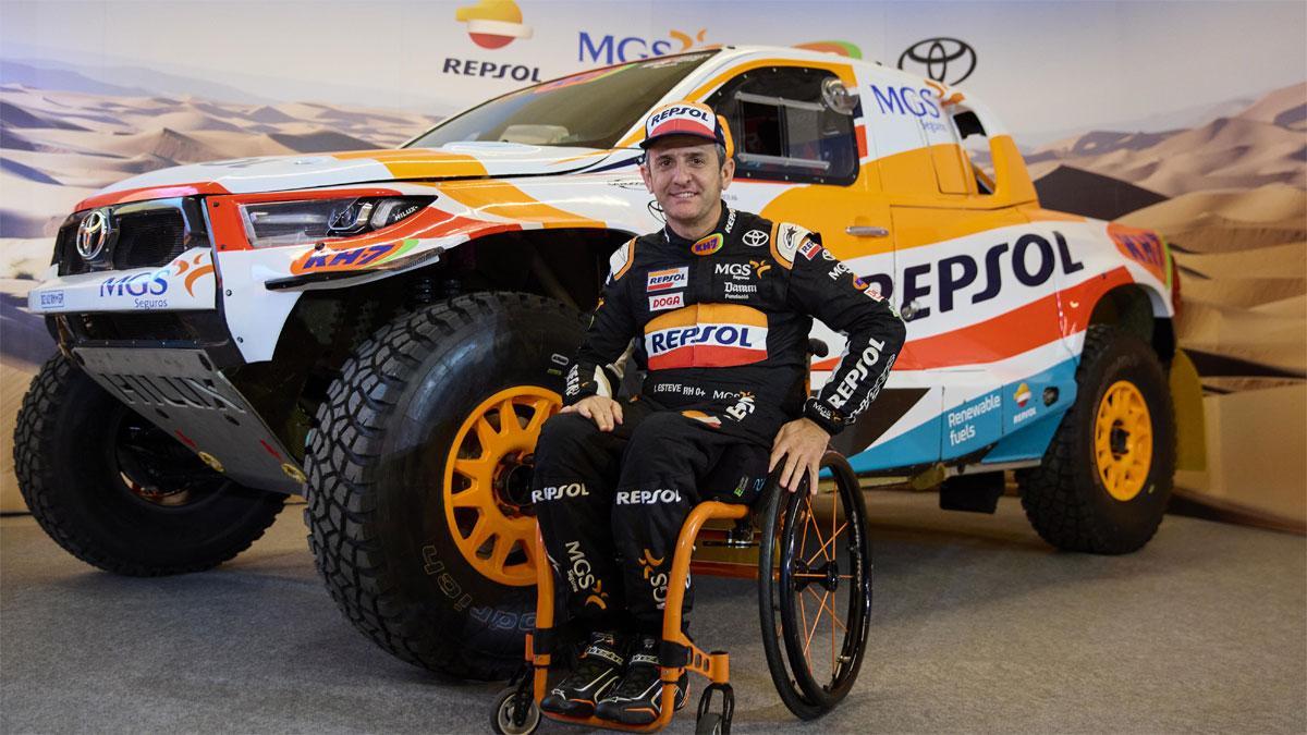Isidre Esteve, en la presentación de su proyecto para el Dakar 2023, que afronta con el poderoso Toyota Hilux T1+