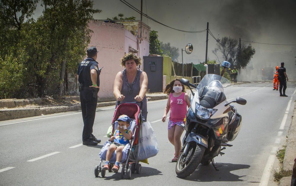 Incendio junto al cementerio de Castelló