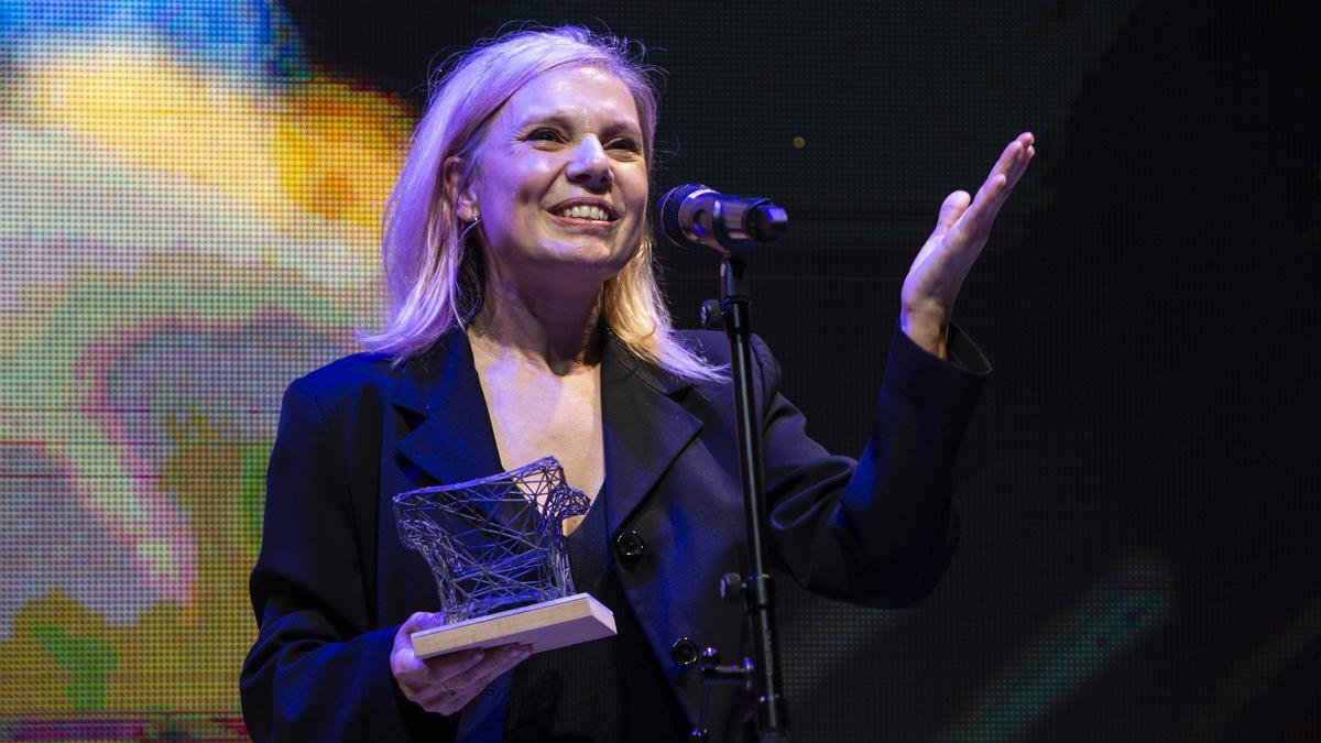 Rosa Boladeras después de recoger el premio Butaca como mejor actriz teatral por 'La Rambla de las Floristas'