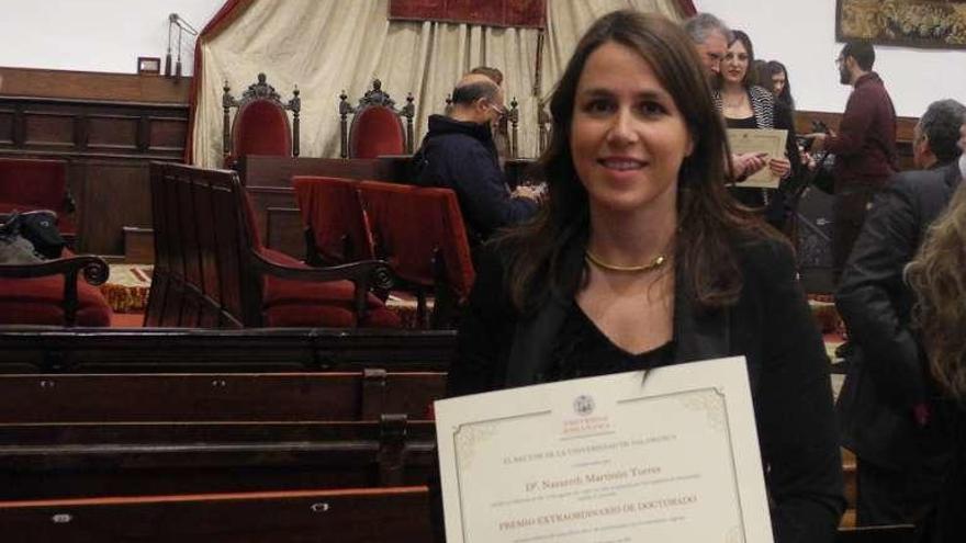 Nazareth Martinón Torres, con el diploma. // FdV