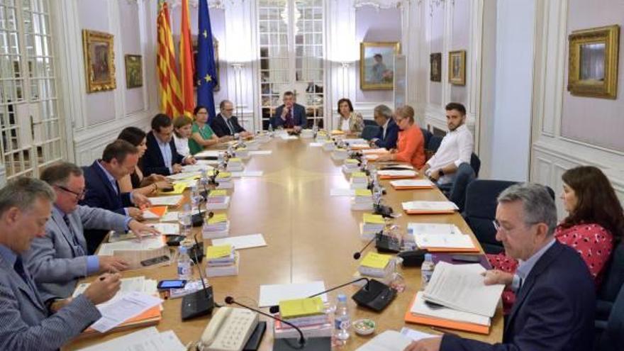 Reunión de la Mesa de las Corts y la Junta de Síndics celebrada ayer en la Cámara valenciana.