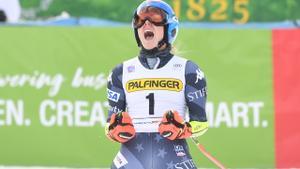 08 de enero de 2023, Eslovenia, Kranjska Gora: La esquiadora alpina estadounidense Mikaela Shiffrin celebra después de la segunda carrera en el slalom gigante femenino en la Copa del Mundo de Esquí Alpino en Kranjska Gora. Foto: Martin Baumann/TASR/dpa 08/01/2023 SOLO PARA USO EN ESPAÑA