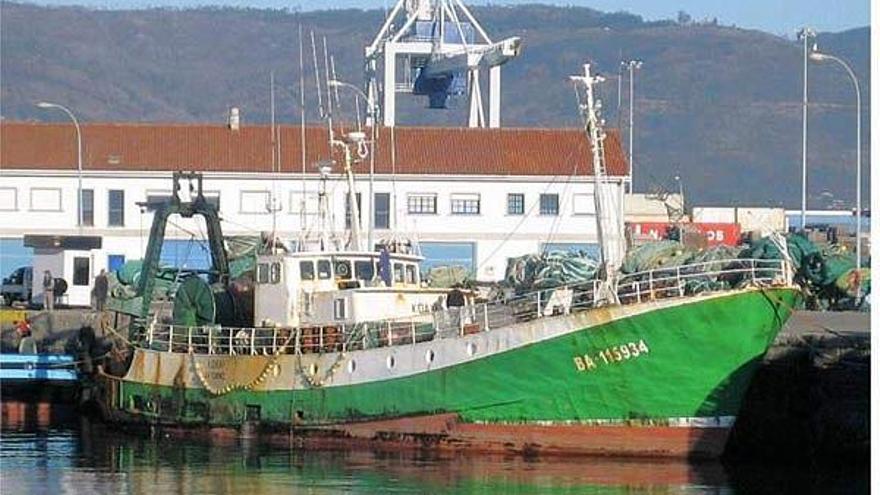 El arrastrero &quot;Koaxi&quot;, de armadora gallega aunque navega bajo bandera francesa, en una de sus mareas anteriores.