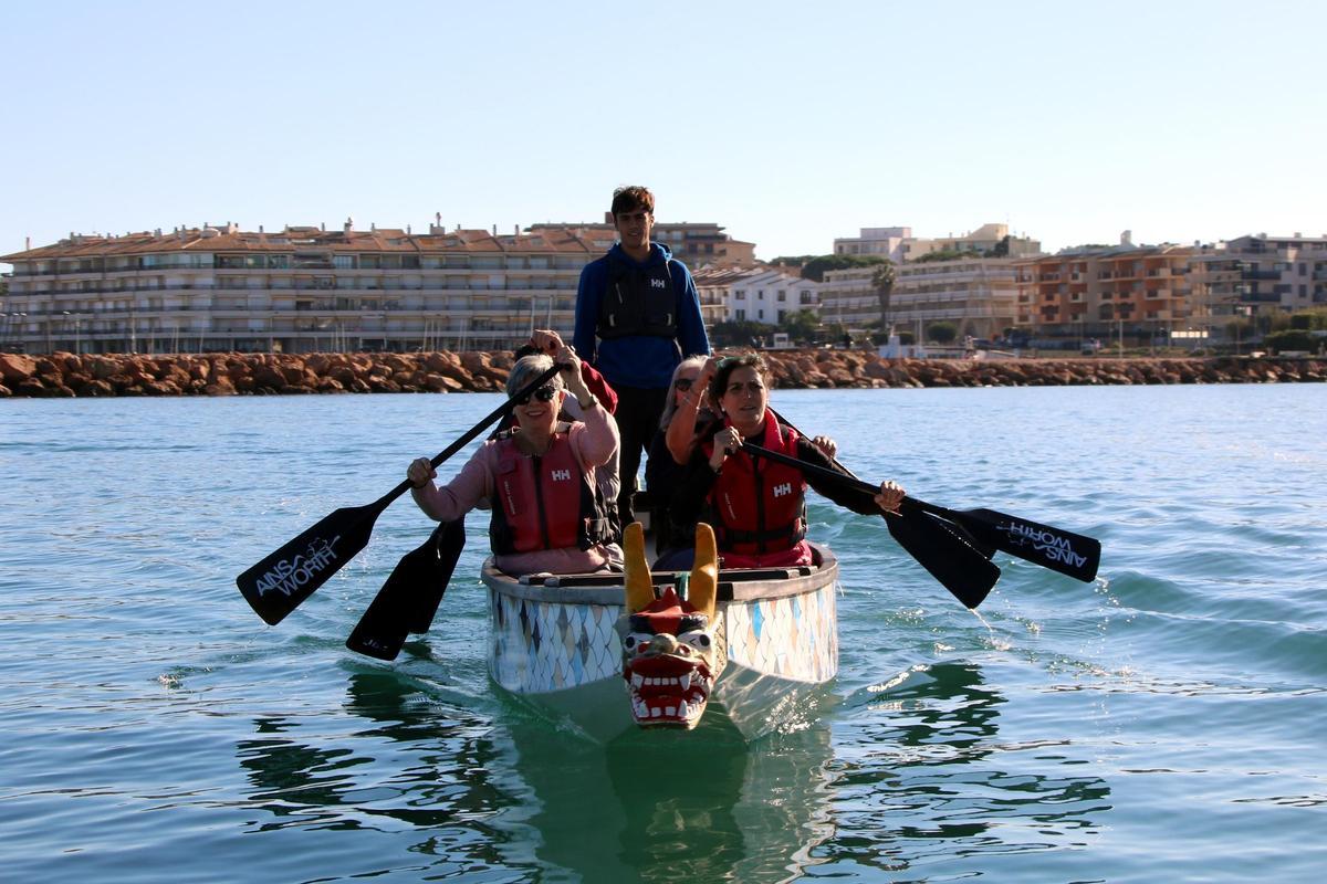 Pla general des de davant de l'embaració de Dragon Boat.