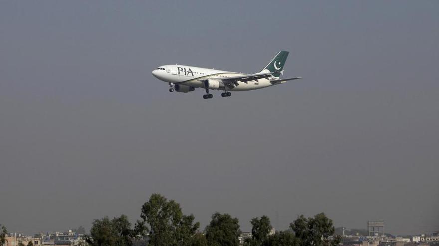Un avión se estrella en Pakistán con 40 personas a bordo