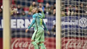 marcosl36576995 fc barcelona s lionel messi  celebrates with team mate jordi161210172843