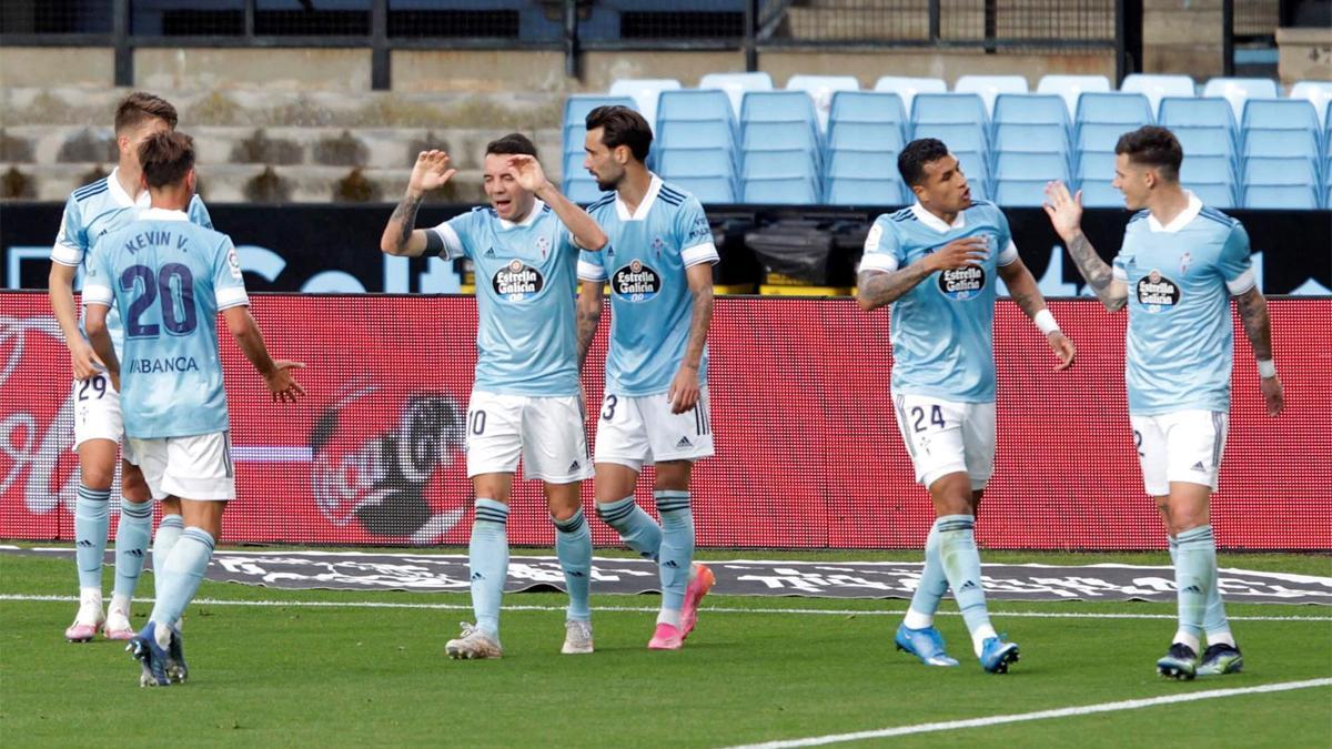 Los jugadores del Celta celebran un gol