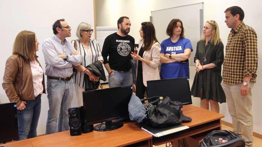 Reunión del comité de huelga, ayer, en Ourense. // Iñaki Osorio