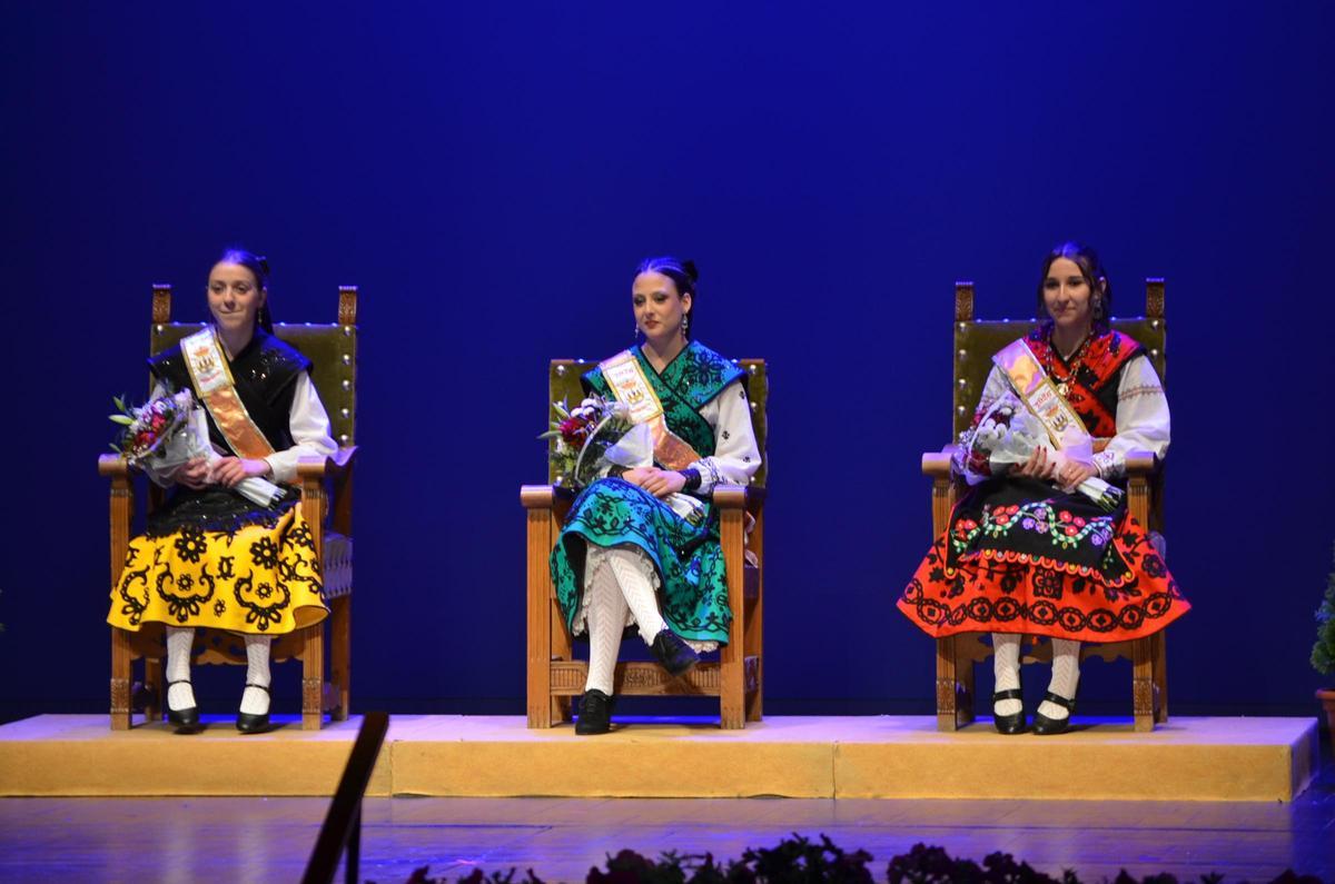Representantes de la Juventud durante la gala.