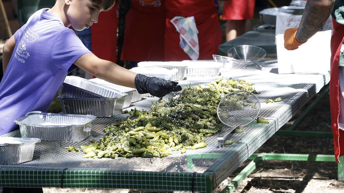 Padrón se rinde al pimiento de Herbón: 3.000 raciones para una fiesta multitudinaria