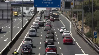 El verano pone en evidencia el estado de las carreteras que llegan a las playas andaluzas: "La imagen es lamentable"