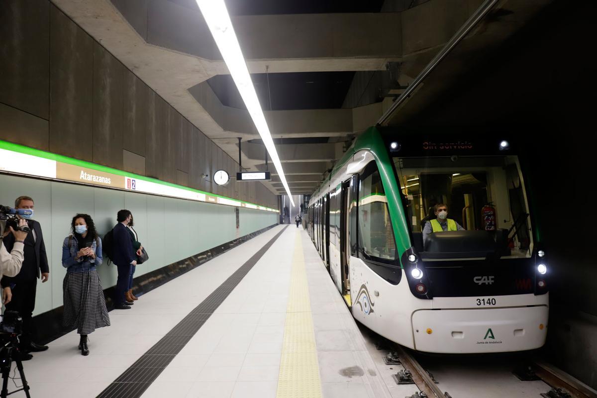 Pruebas en el tramo del metro de Málaga y visita a la estación de Atarazanas