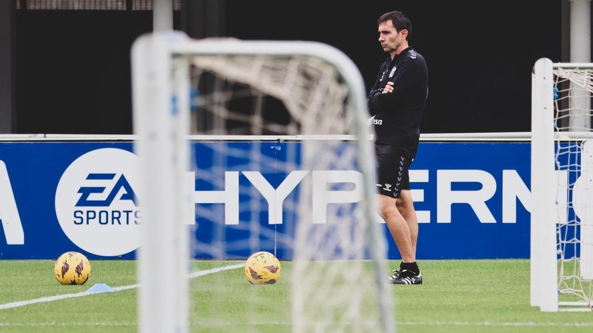 Asier Garitano dirige un entrenamiento del CD Tenerife