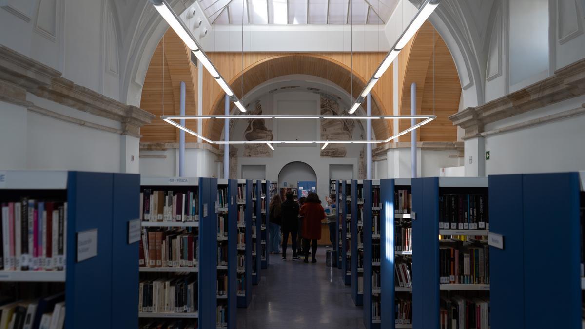 GALERÍA | Visita a la Biblioteca Pública de Zamora