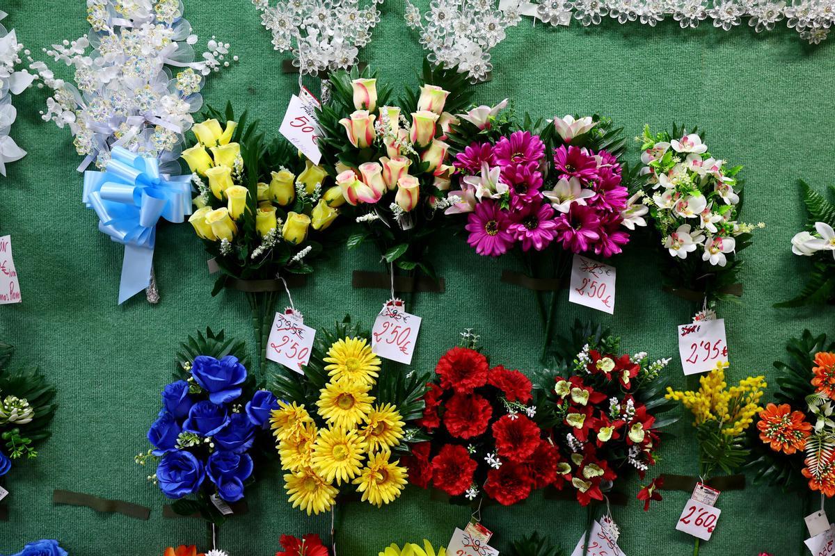 Regalos Izquierdo-Tello,  la tienda de toda la vida que dice adiós al barrio de Torrero: "Estamos aquí desde que se vendía a la antigua"