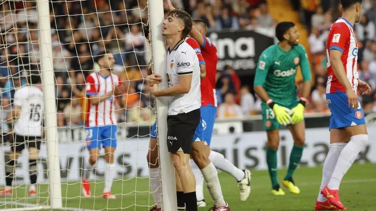 Canós lamentando uno de sus fallos en Mestalla