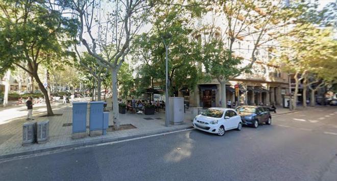 Desahucio polémico junto a la Diagonal: Olalla y sus tres hijos pierden su piso en un bloque destinado a 'coliving'