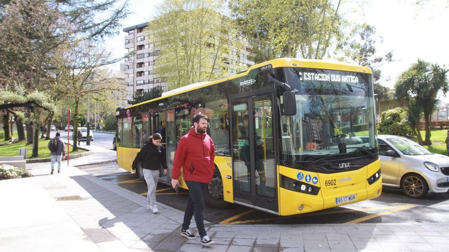 Al pabellón de deportes en bus: arranca la nueva línea 6 con parada en Os Remedios