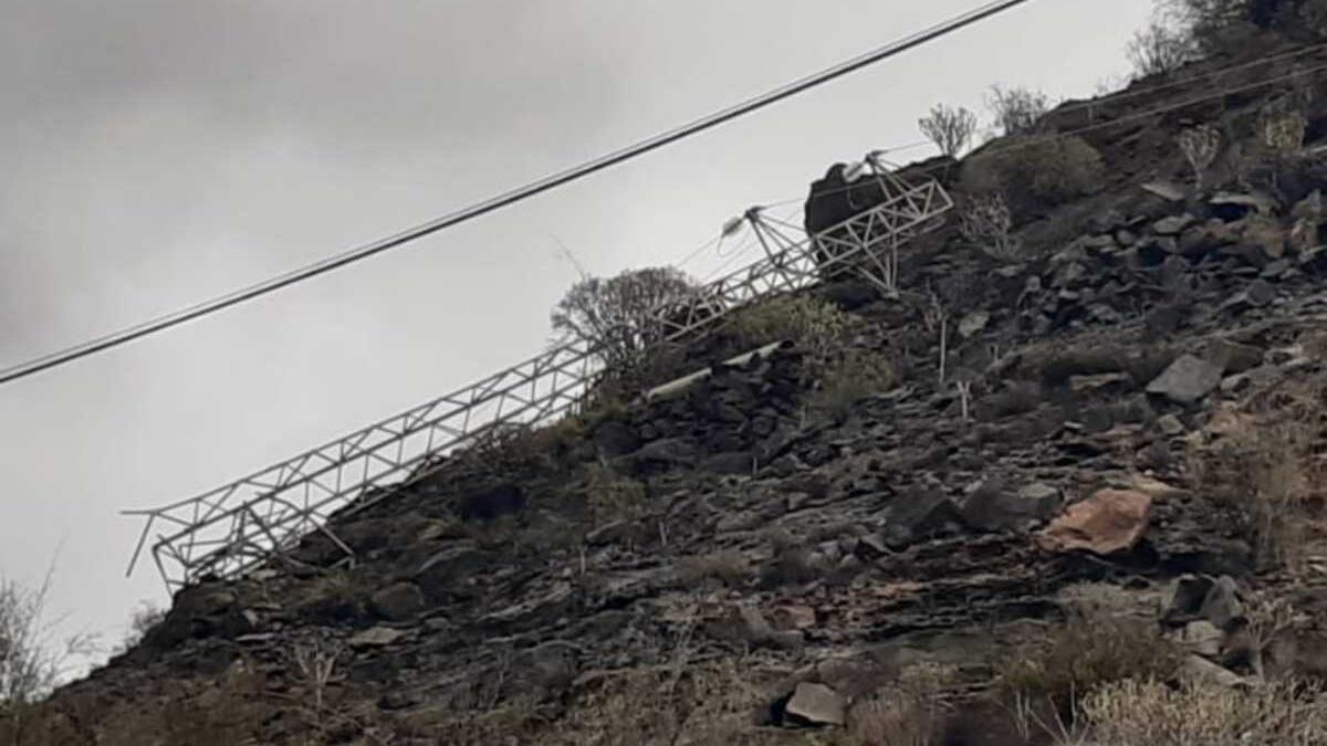 Una de las torretas de Endesa dañadas por la tormenta &#039;Hermine&#039;