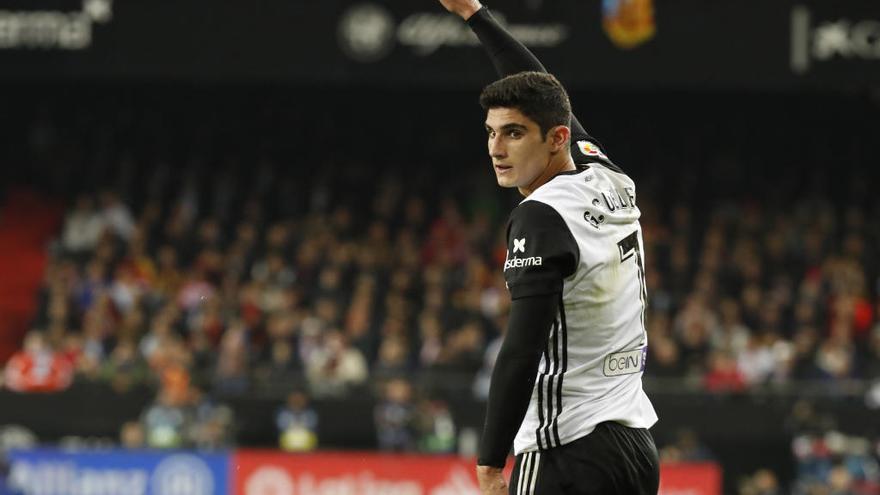 Guedes, ante el Barça