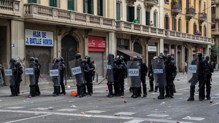 Agentes de la Policía Nacional en Barcelona durante la manifestación contra la sentencia del 'procés.