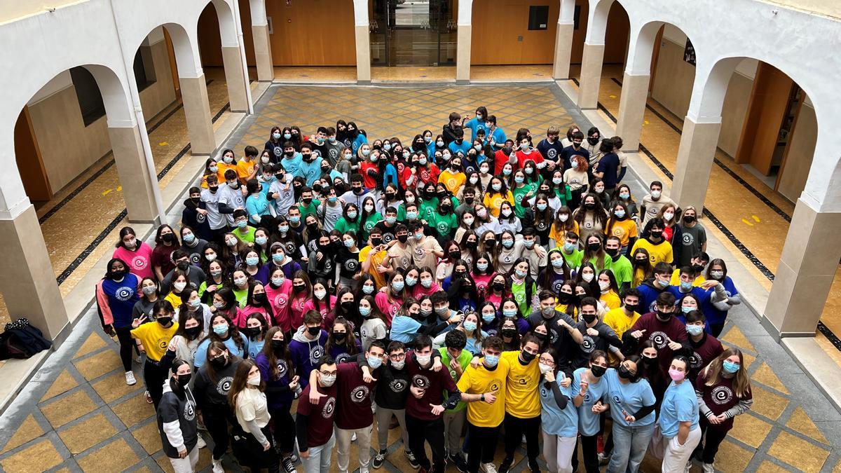 Alumnos de Bachillerato participando en la V Gimcana Cultural Escolapias Gandia