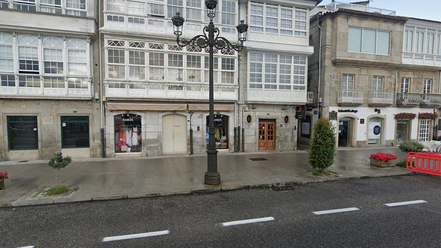 Llega ebrio a una pensión de Baiona y arranca el retrete de su habitación