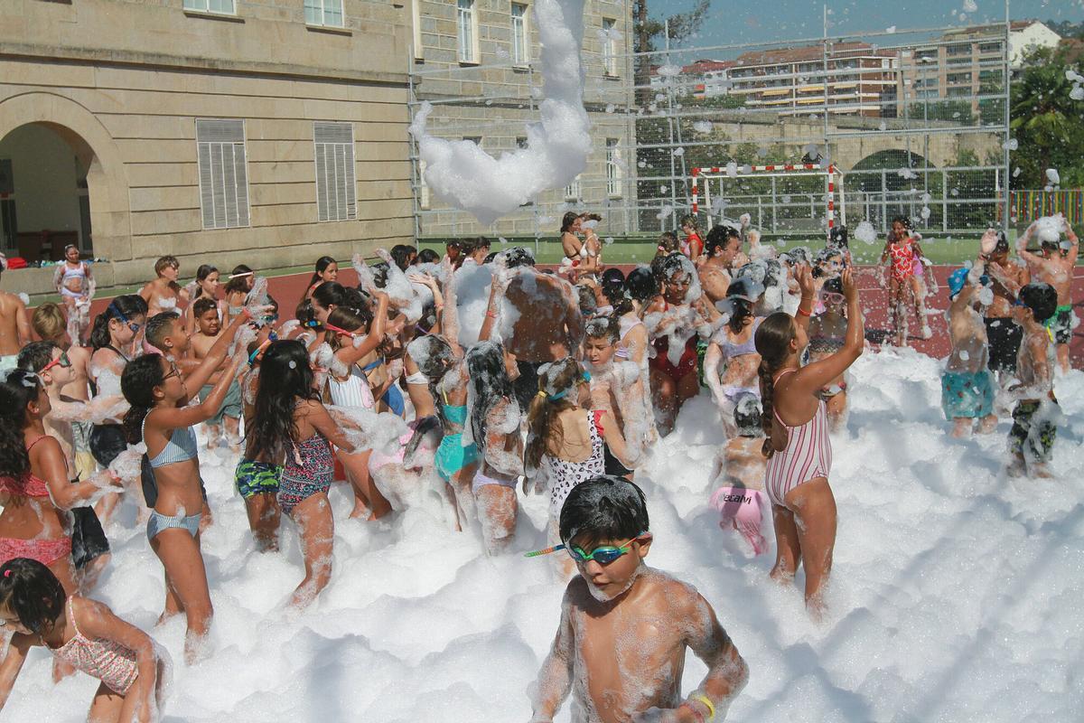 Fiesta de la espuma del Campamento Urbano
