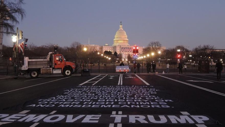 Pintadas en contra de Trump cerca del Capitolio en Washington