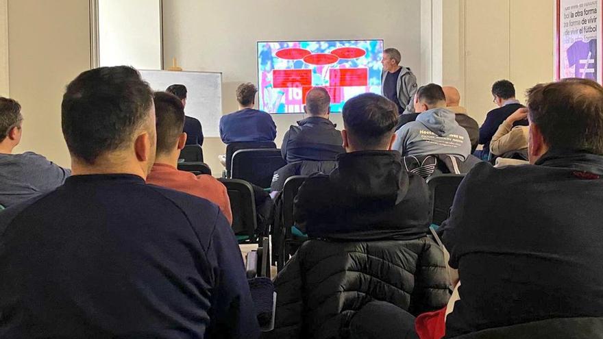 Óscar Cano, entrenador del Zamora CF, "conquista" a los entrenadores de la provincia