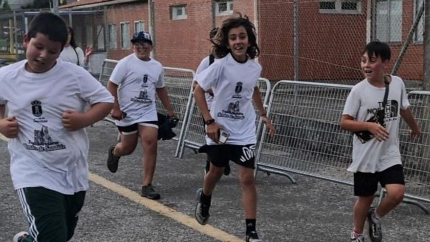 Algunos de los participantes más jóvenes en el trail del año pasado. | Concello de Sandiás
