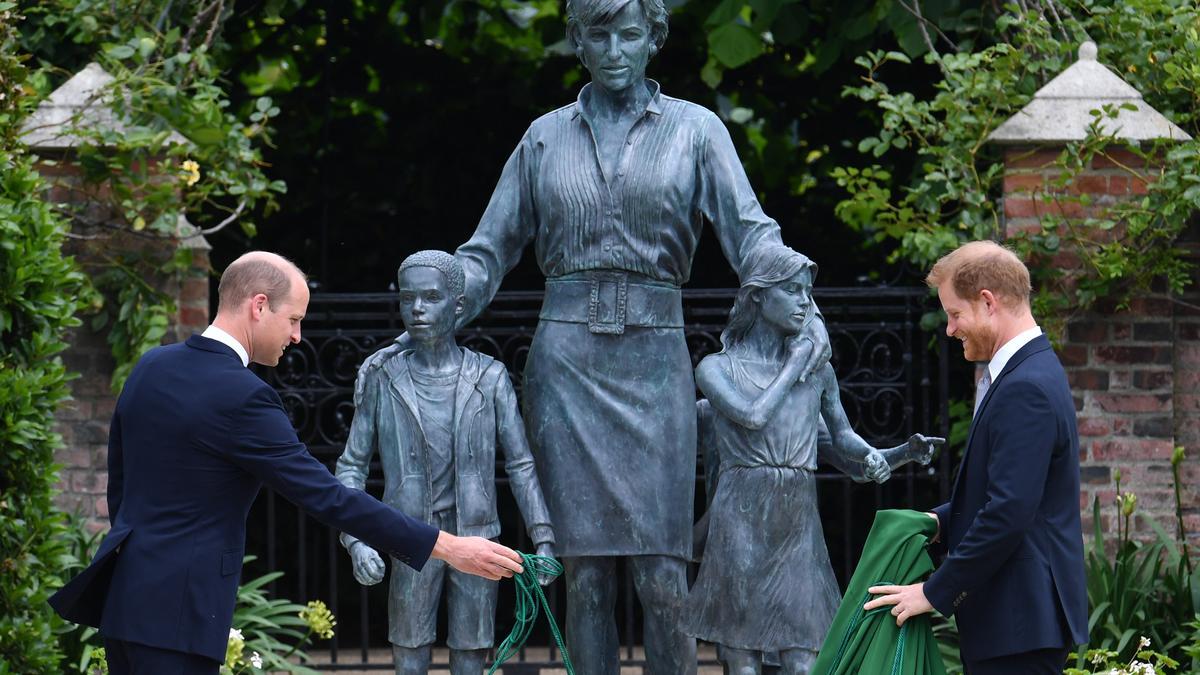 Lady Di vuelve a juntar a sus hijos Enrique y Guillermo