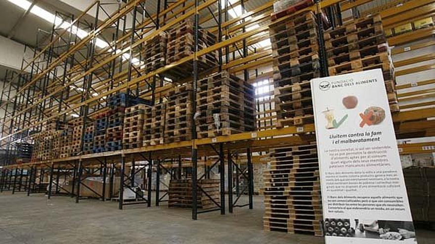 Les lleixes que l&#039;empresa Girostocks cedeix al Banc dels Aliments, buides.