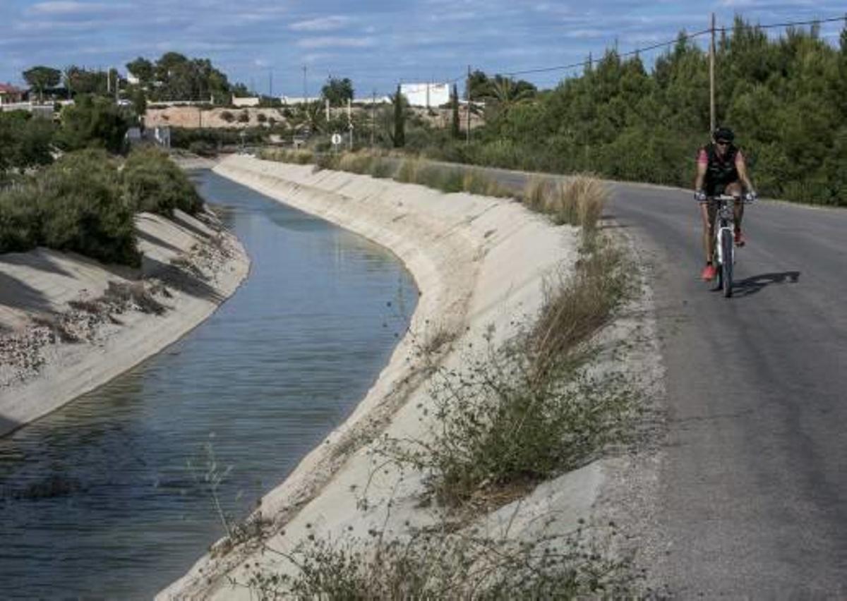 Agua del Tajo llegando al embalse de Crevillent en una imagen del pasado mayo.