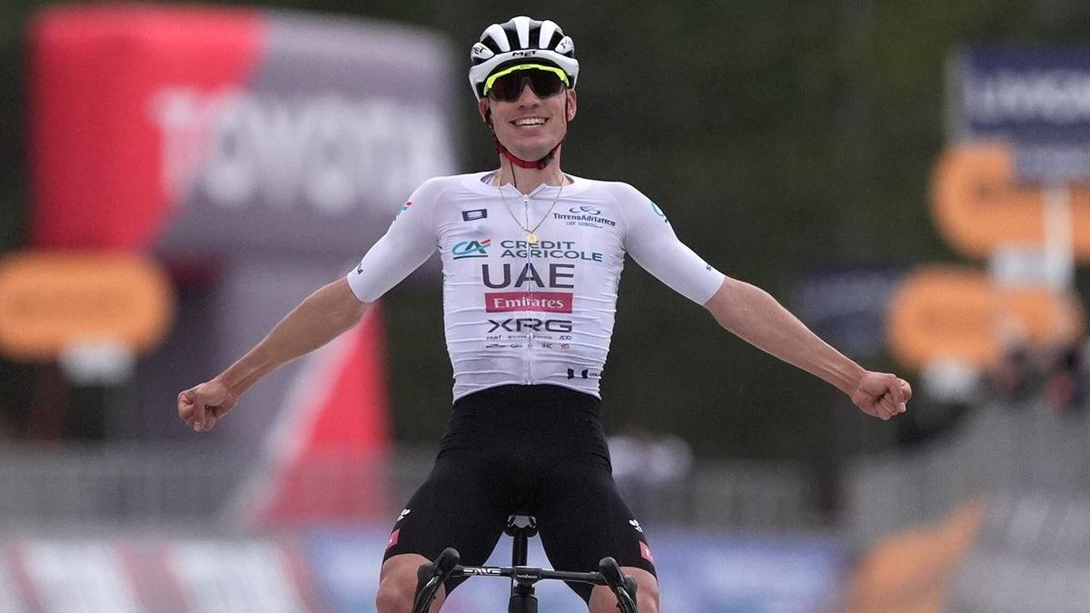 Juan Ayuso triunfa en la etapa reina de la Tirreno-Adriático