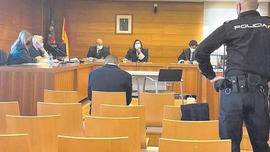 Confirman 32 años de cárcel por atar, torturar y violar a su novia en Castelló