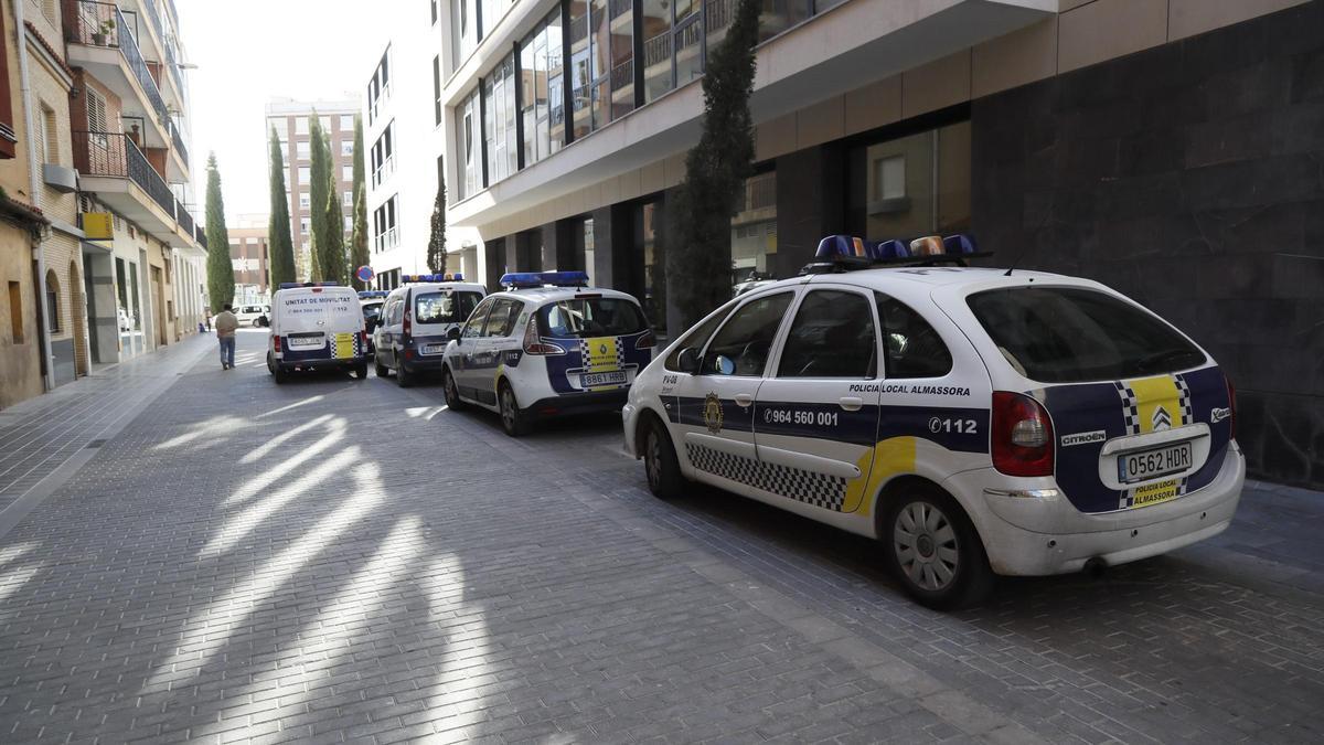 Imagen de vehículos de la Policía Local de Almassora en una imagen de archivo.