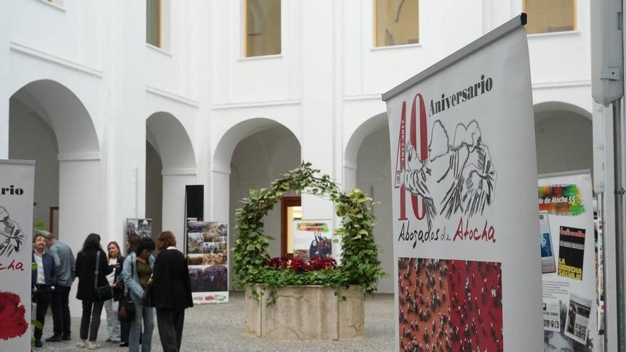 'Abogados de Atocha', una exposición a la memoria de las víctimas en el Hospital Centro Vivo de Badajoz