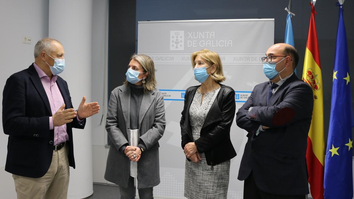 Autoridades en la presentación de la campaña de cribado en institutos del área sanitaria.