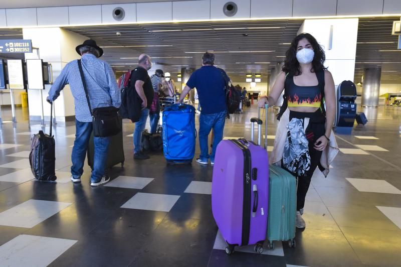 Salidas y llegadas desde el aeropuerto al comienzo de Semana Santa