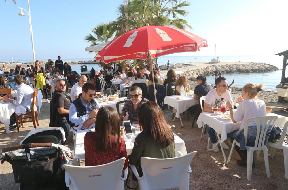 Málaga inicia el puente de la Constitución y la Inmaculada con sol, buena temperatura y calles y paseos marítimos llenos