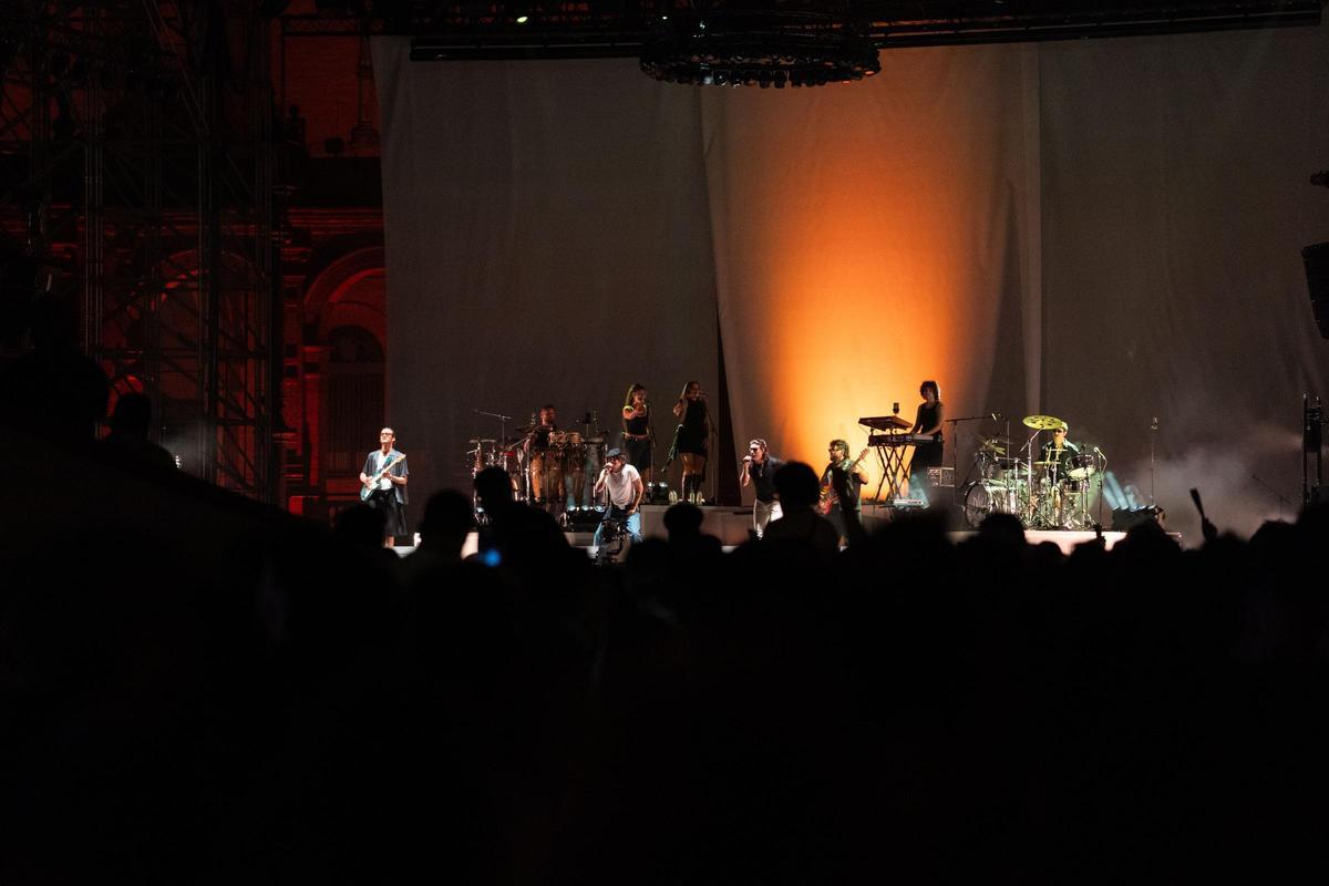 El concierto de Califato ¾ y La Plazuela de Icónica Santalucía Sevilla Fest en imágenes