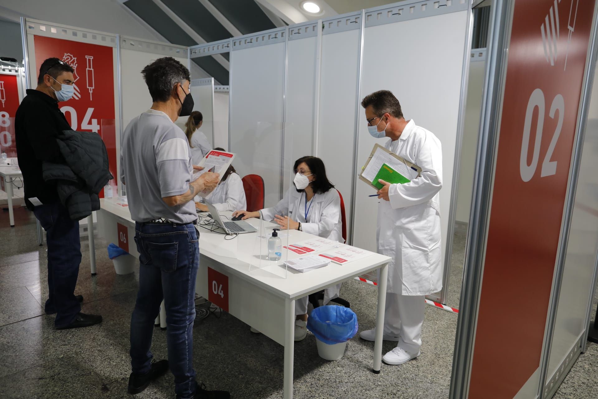 Vacunación masiva en la Ciudad de las Artes de València